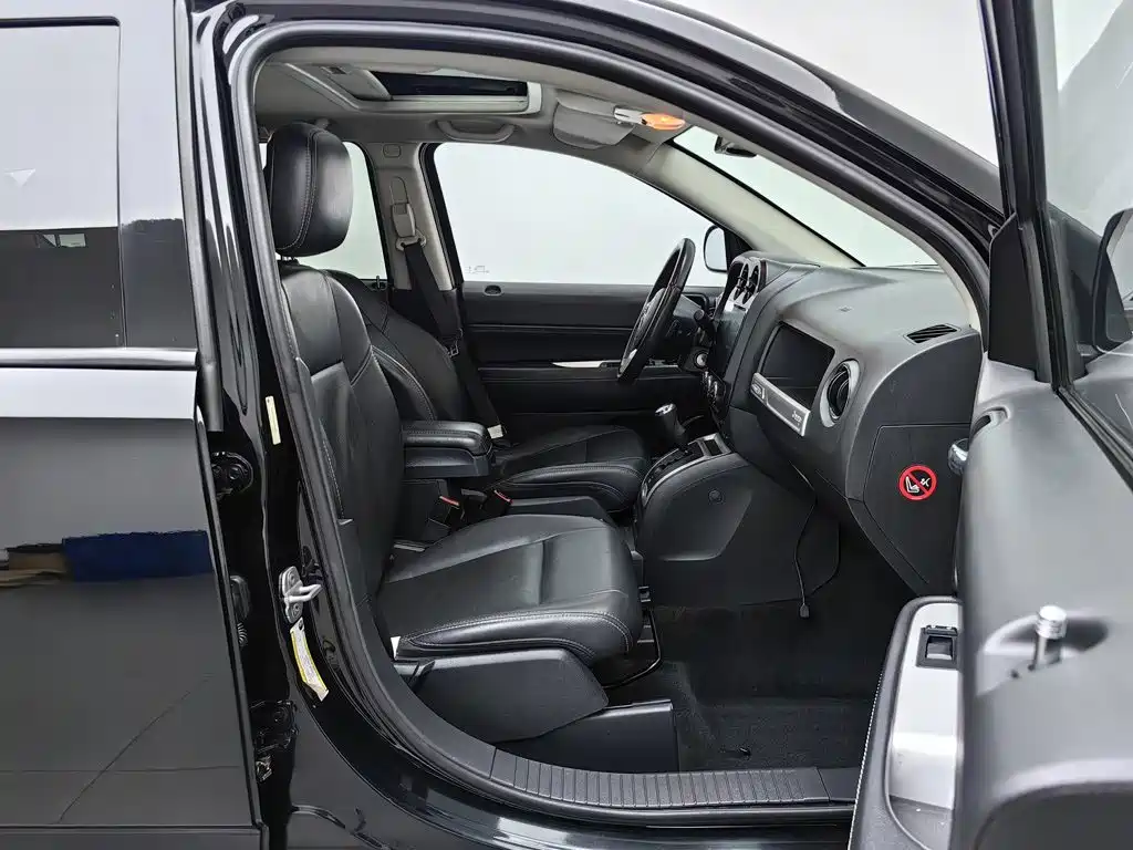 Jeep Compass (Import) — миниатюра 23