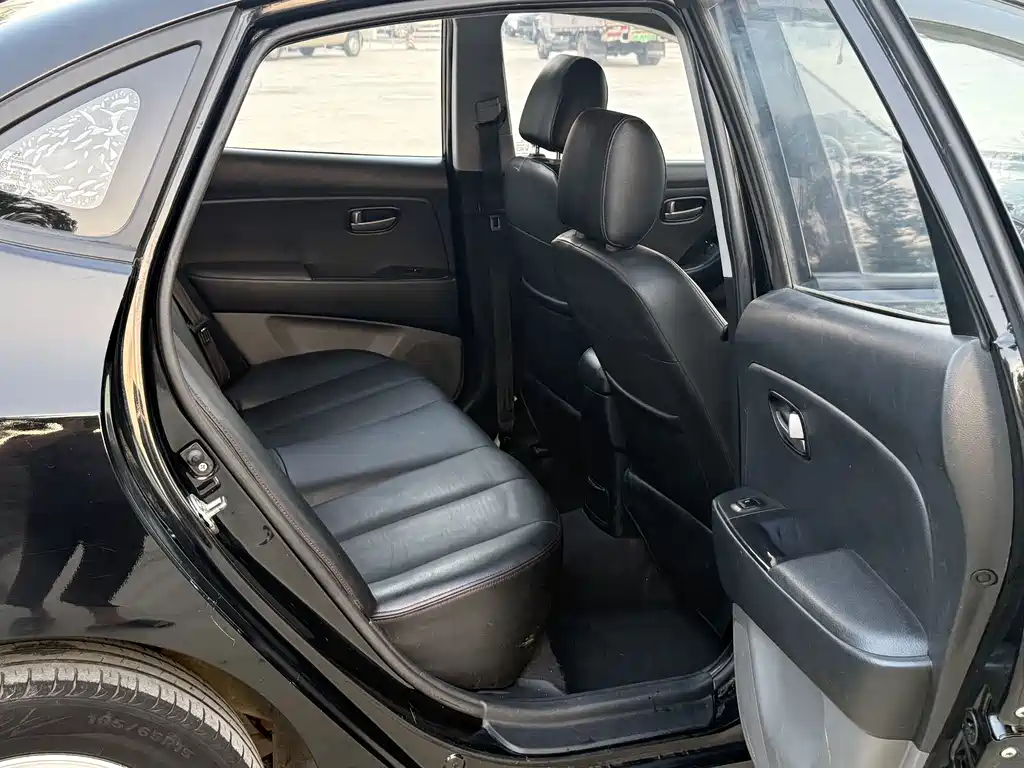 Hyundai Elantra — миниатюра 6