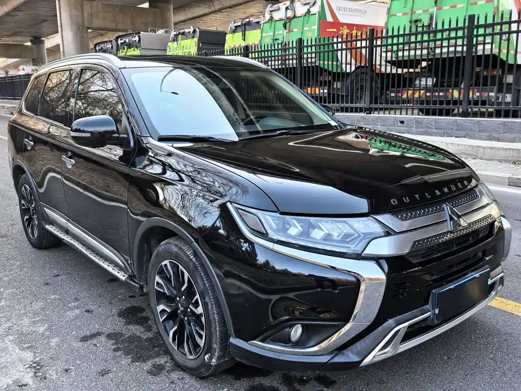 MITSUBISHI OUTLANDER
