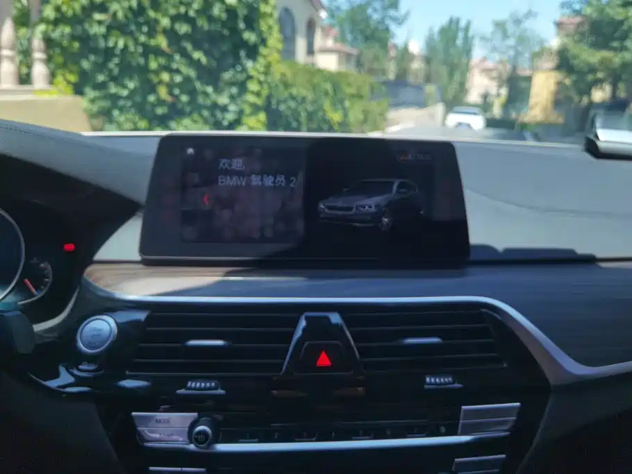 BMW 5 Series — миниатюра 13