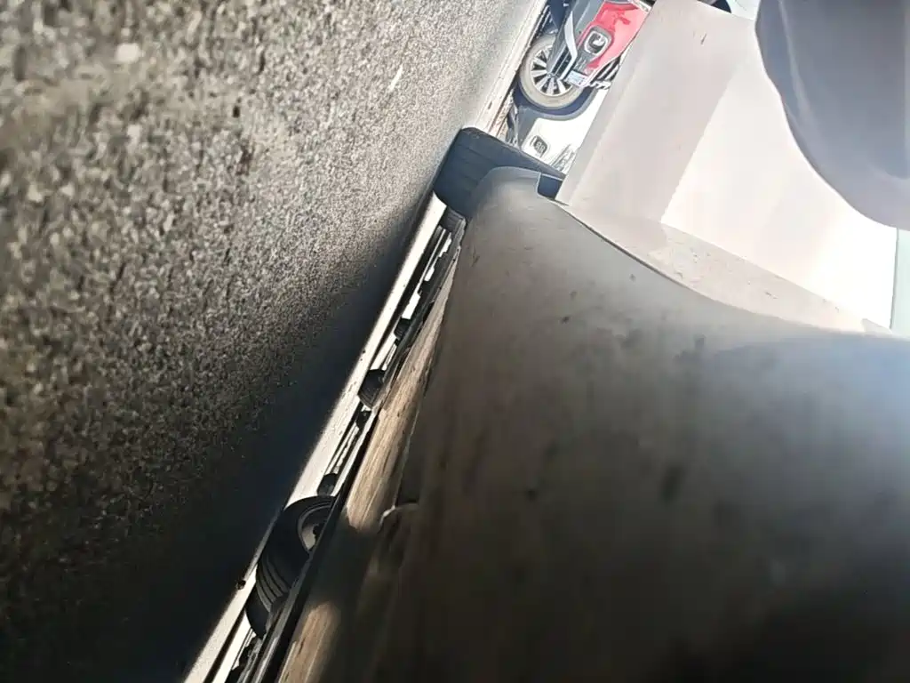 Tesla Model Y — миниатюра 21