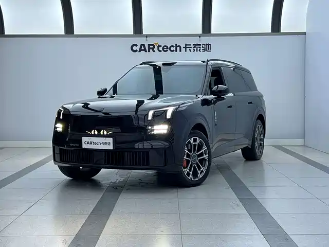 2025 Lynk & Co 900