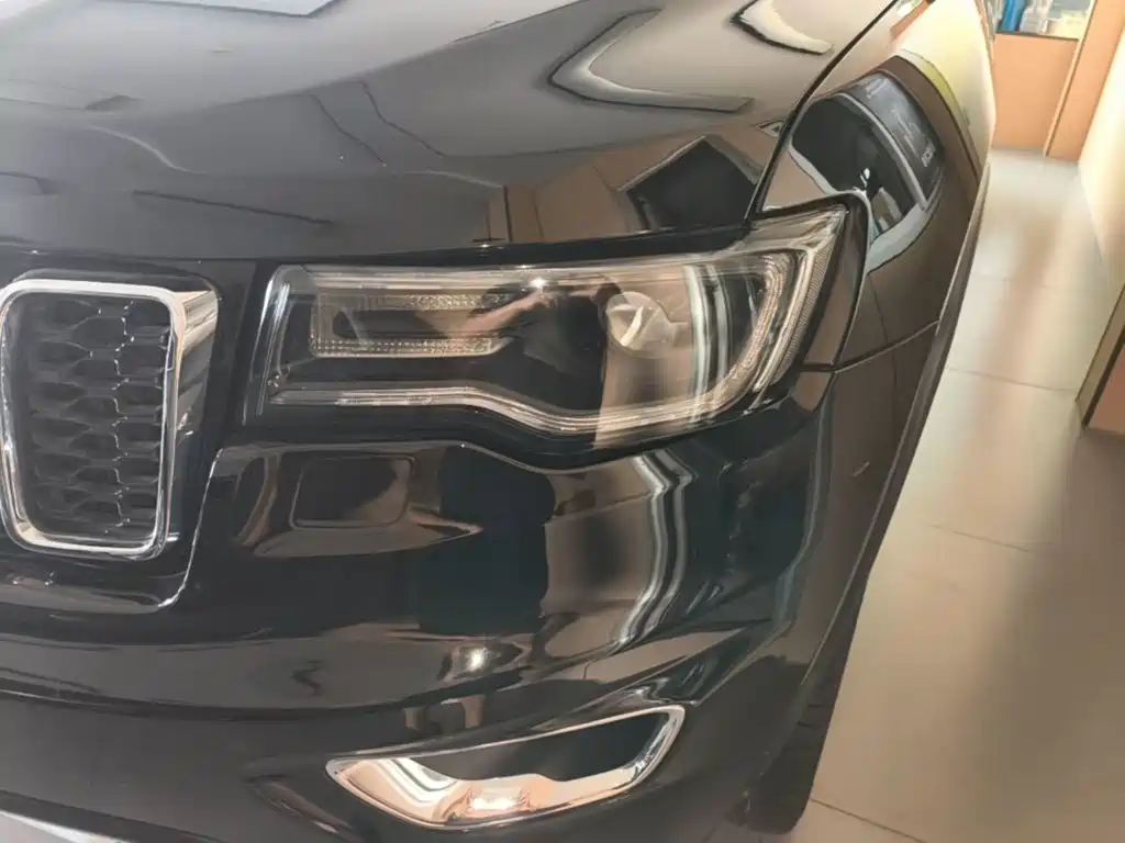 Jeep Grand Cherokee (Import) — миниатюра 24