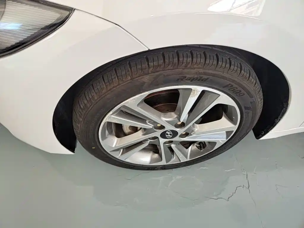Hyundai Elantra — миниатюра 23