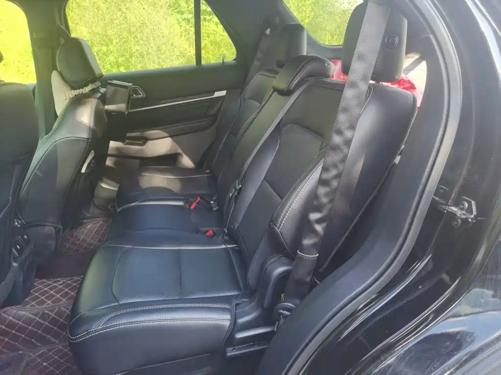 Ford Explorer (Import) — миниатюра 15