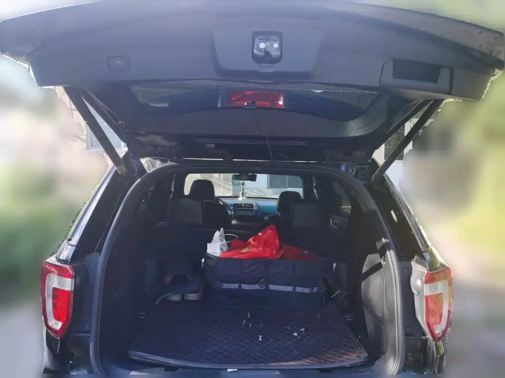 Ford Explorer (Import) — миниатюра 10