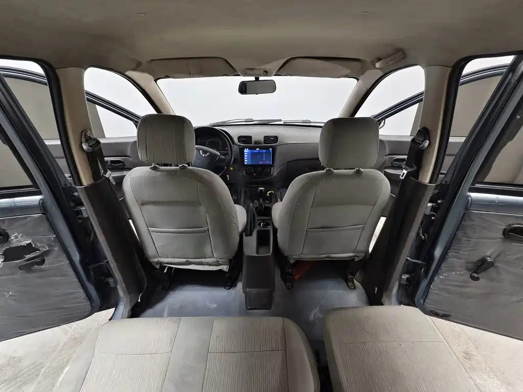 Wuling Hongguang — миниатюра 10