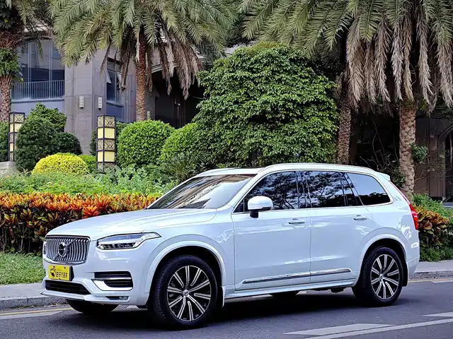 VOLVO XC90 2021