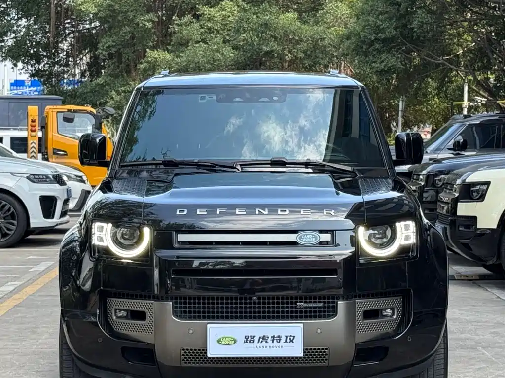 LAND ROVER DEFENDER