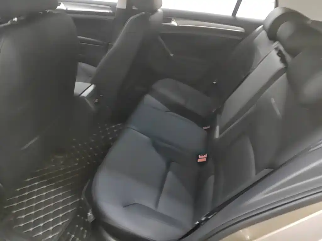 Volkswagen Golf — миниатюра 17