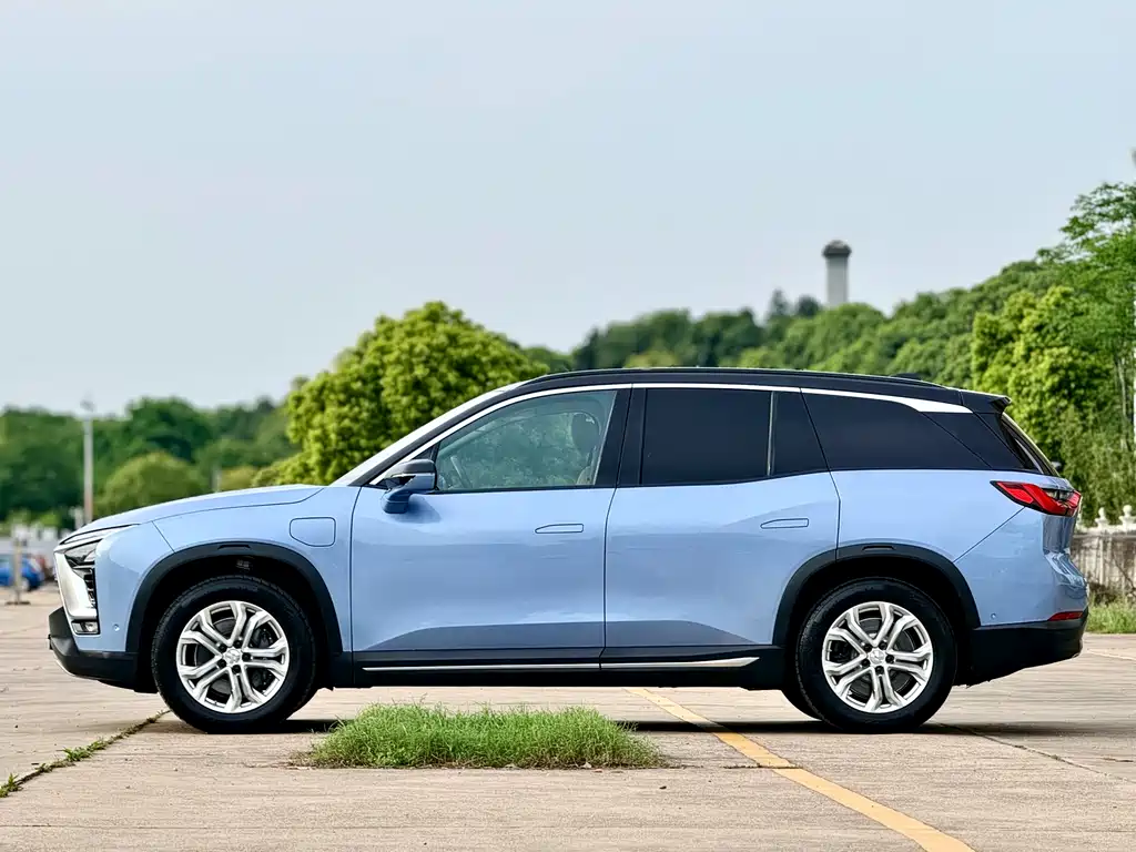 NIO ES8 2020 415KM мест