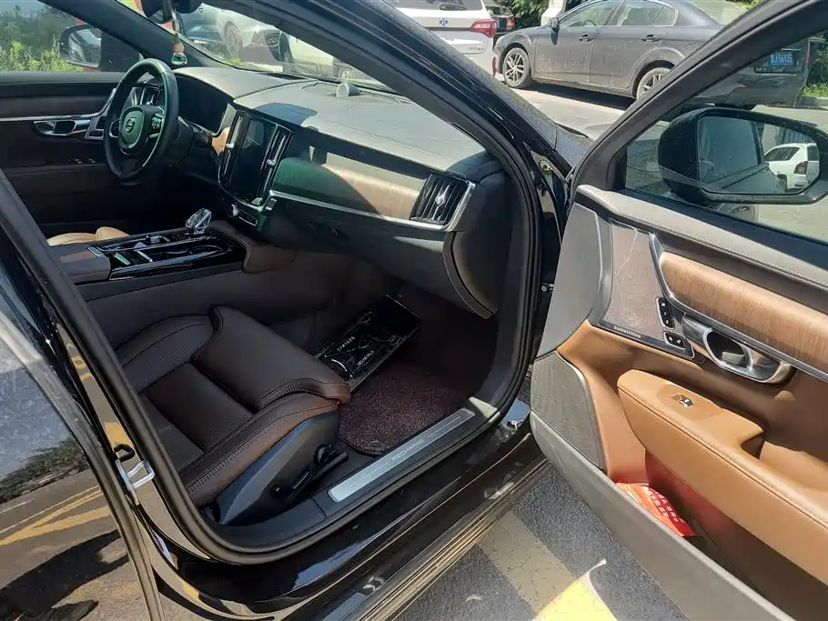 Volvo S90 2024 Luxury