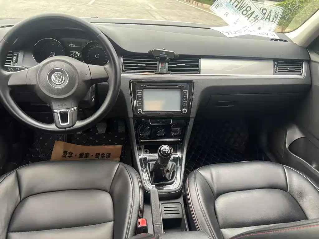 Volkswagen Bora 2015 1.6L MT Fashion