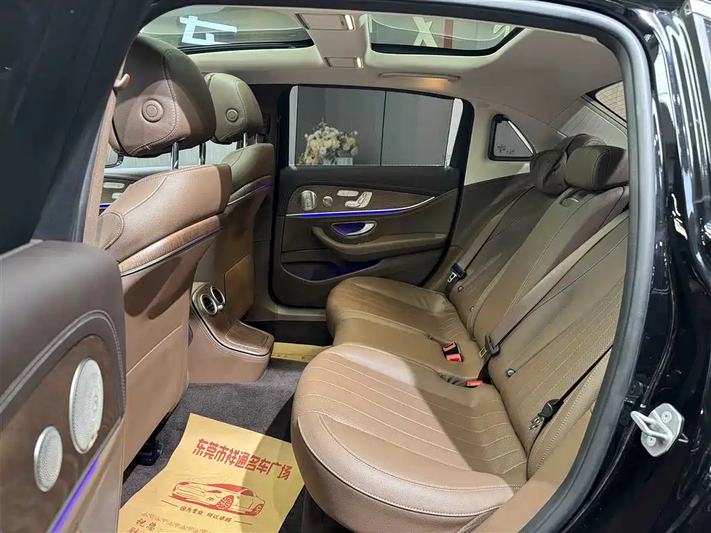 Mercedes-Benz E-Class — миниатюра 7