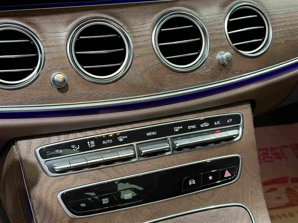 Mercedes-Benz E-Class — миниатюра 11