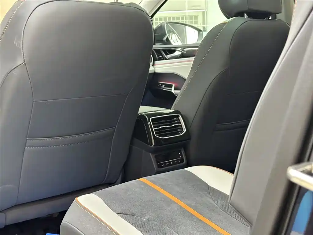 VOLKSWAGEN ID.6 CROZZ