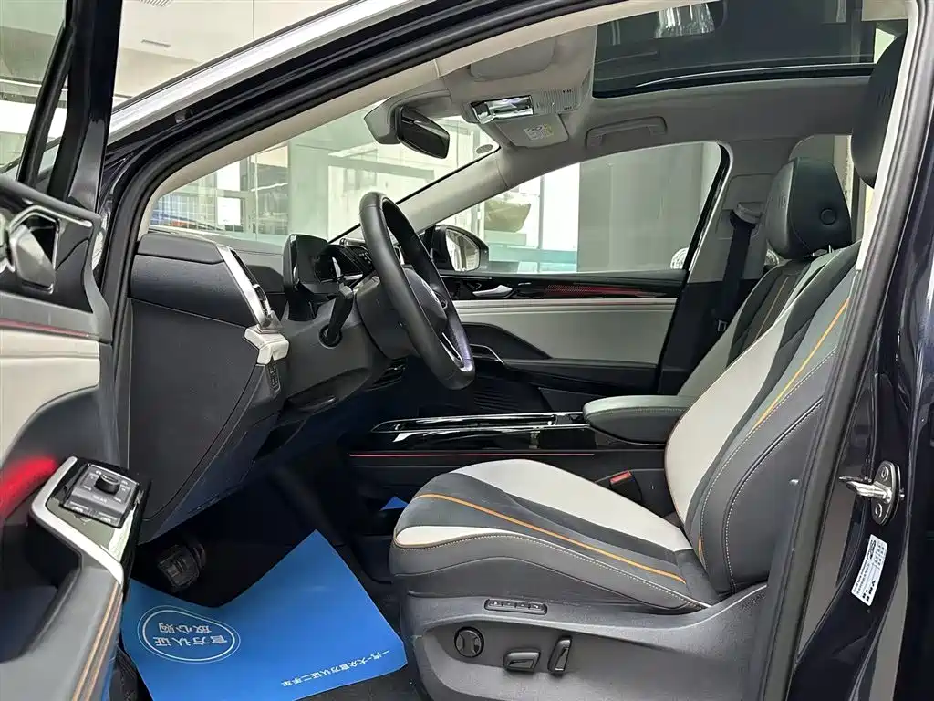 VOLKSWAGEN ID.6 CROZZ