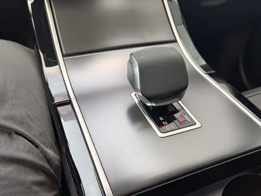 Land Rover Velar — миниатюра 17