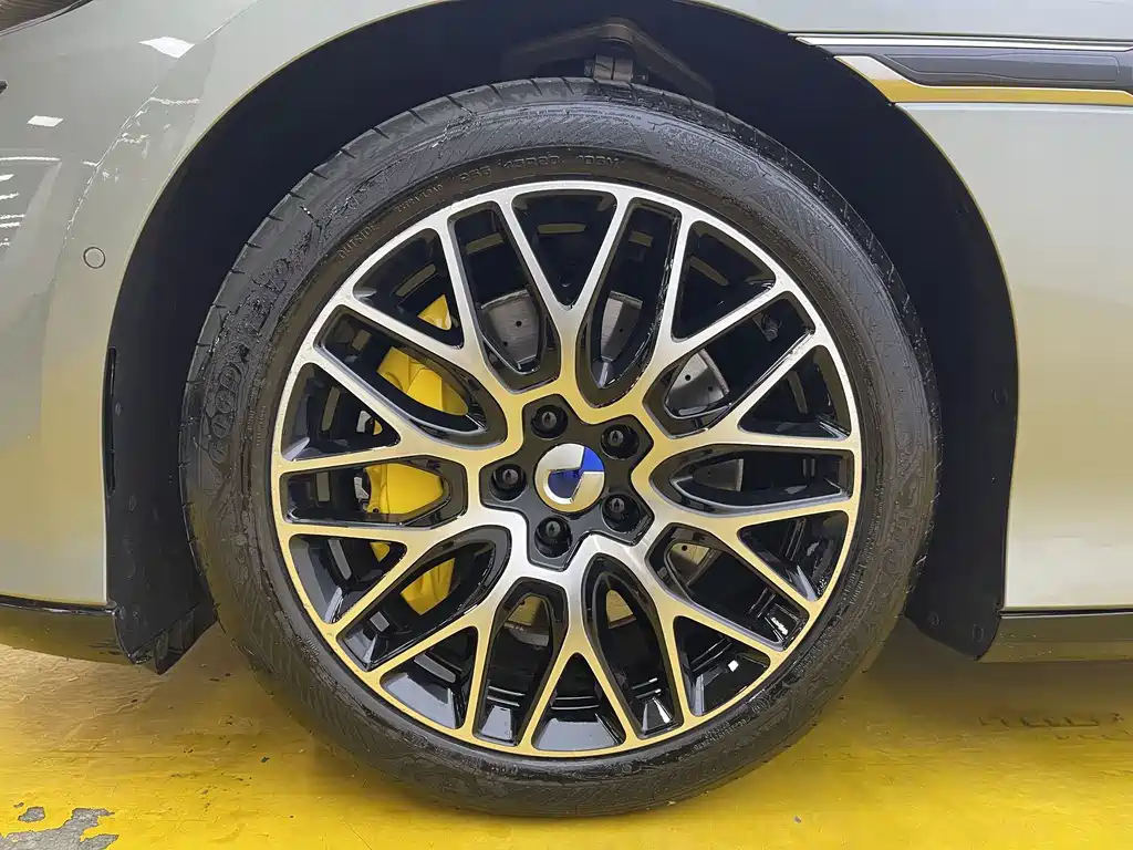 Denza Z9GT