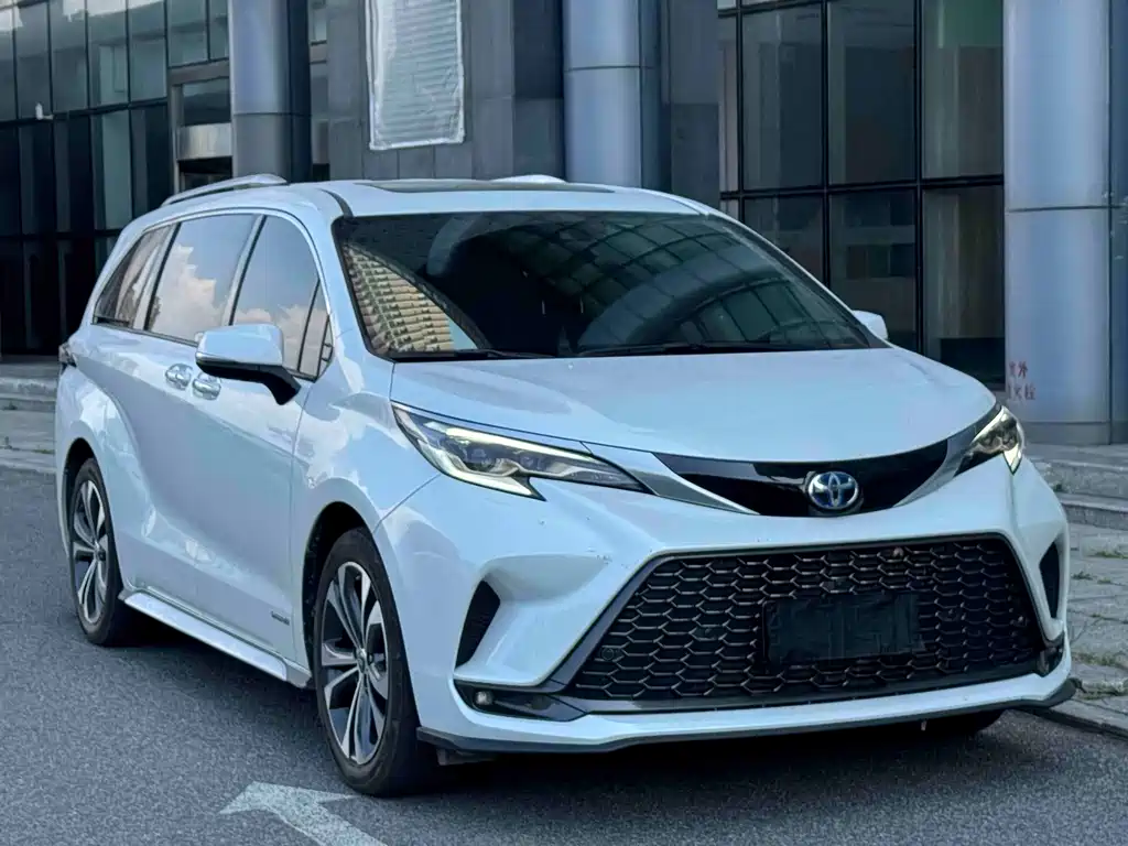 Toyota Granvia 2023 2.5L Luxury PLUS