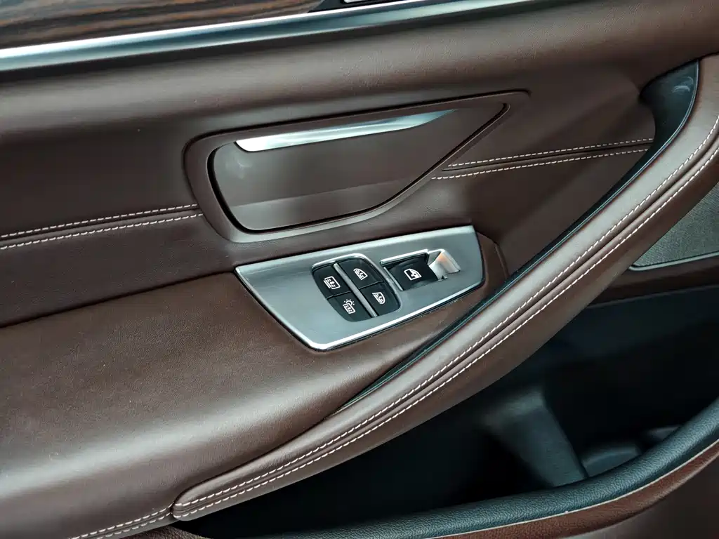 BMW 5 Series — миниатюра 33