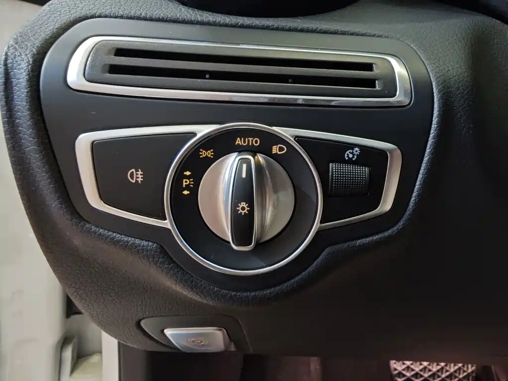 Mercedes-Benz C-Class — миниатюра 13