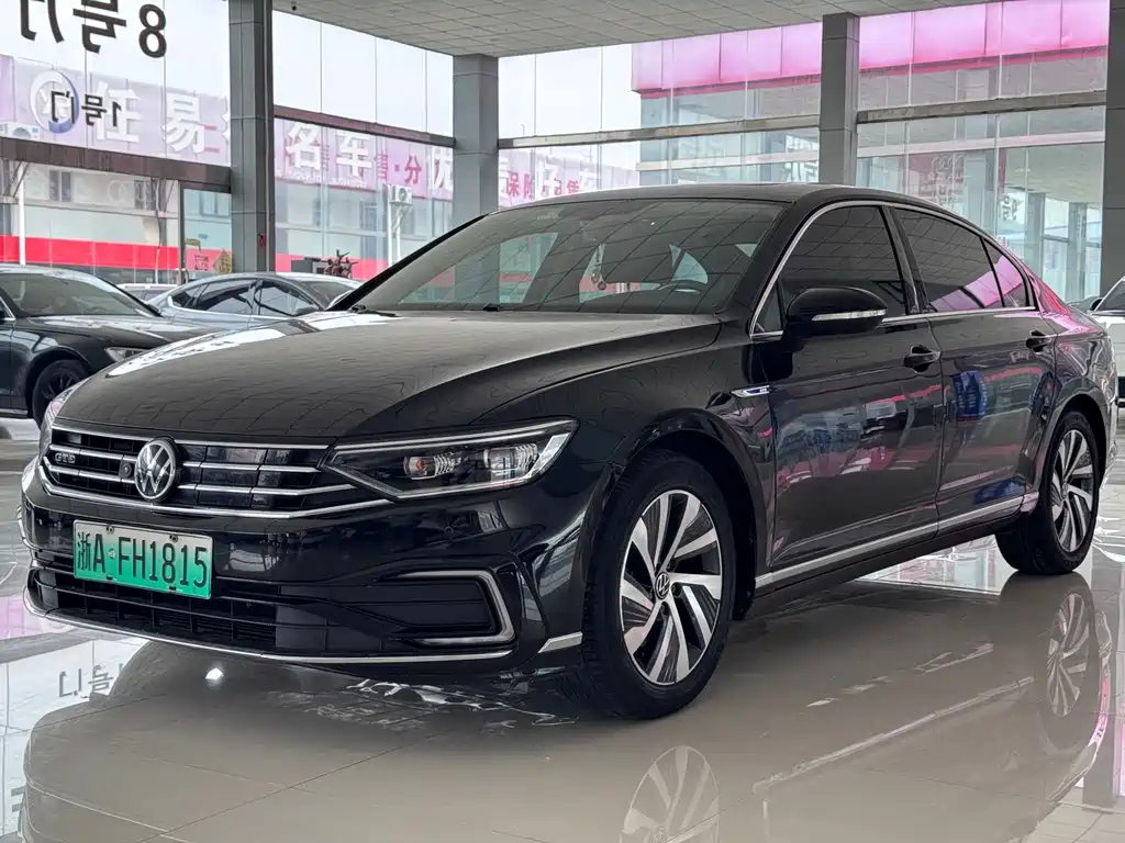 Volkswagen Magotan PHEV — миниатюра 2