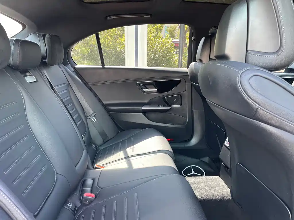Mercedes-Benz C-Class — миниатюра 16