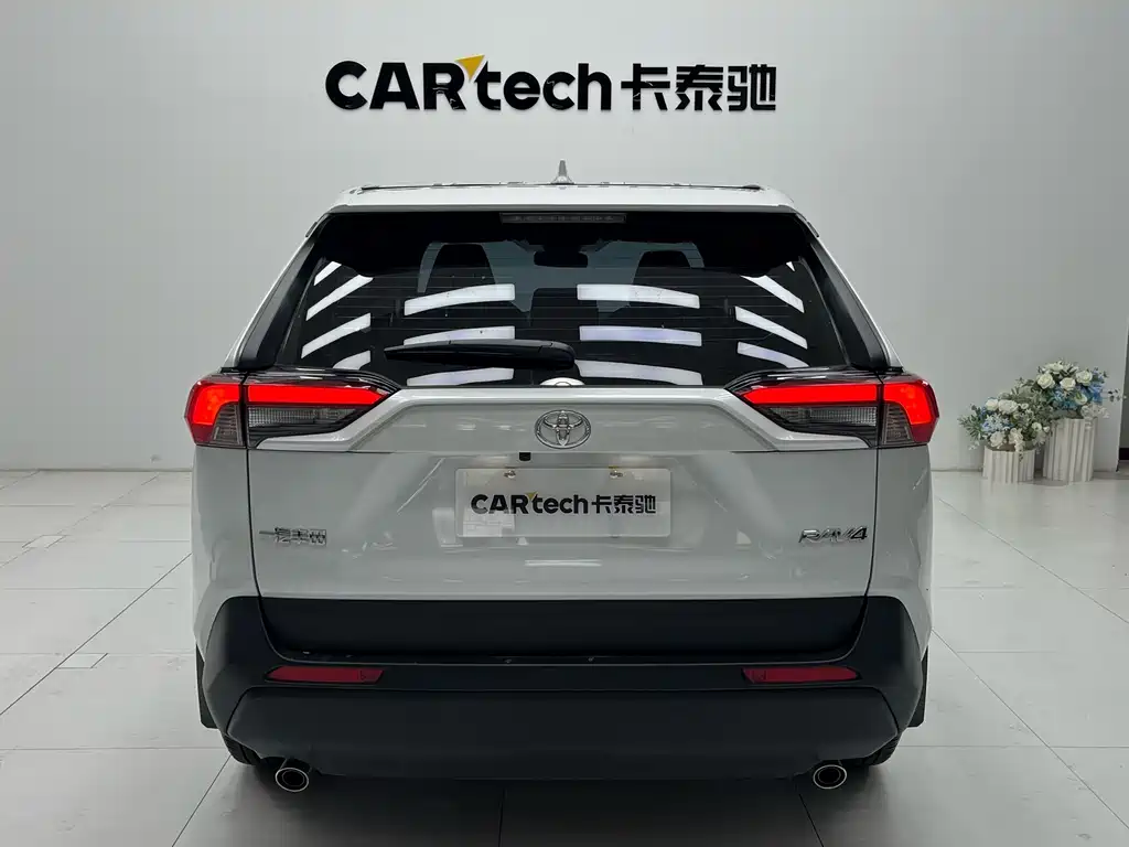 Toyota RAV4 — миниатюра 10