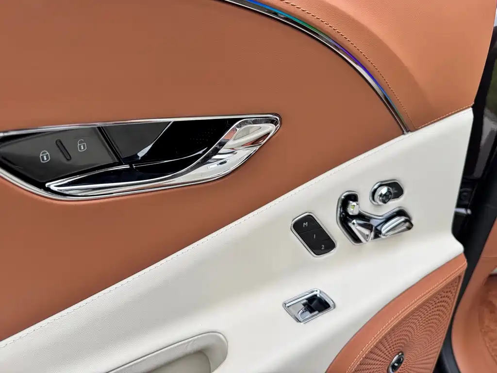 Bentley Flying Spur PHEV — миниатюра 14