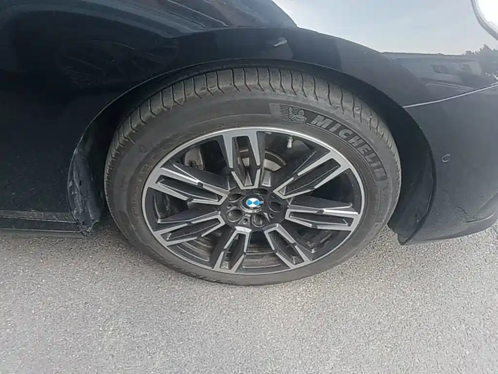 BMW 5 Series — миниатюра 12