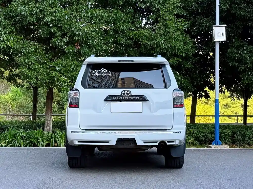 Toyota 4Runner — миниатюра 5