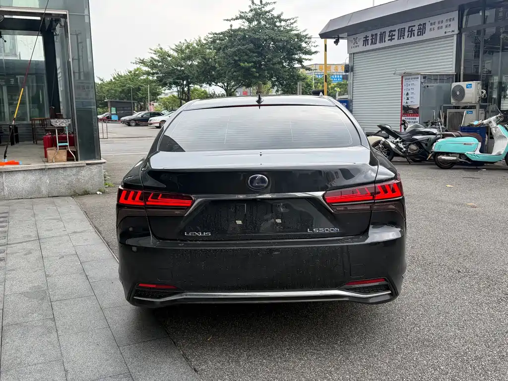 Lexus LS — миниатюра 7