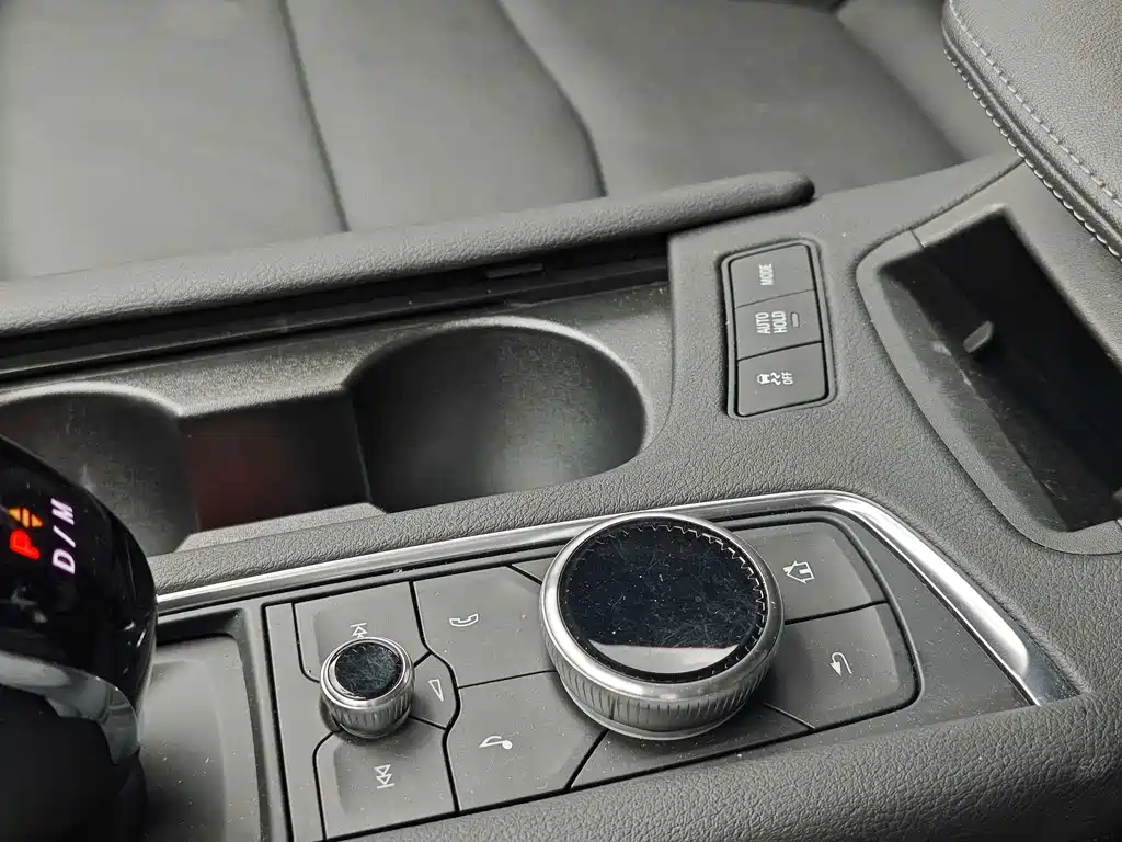 Cadillac XT6 — миниатюра 15