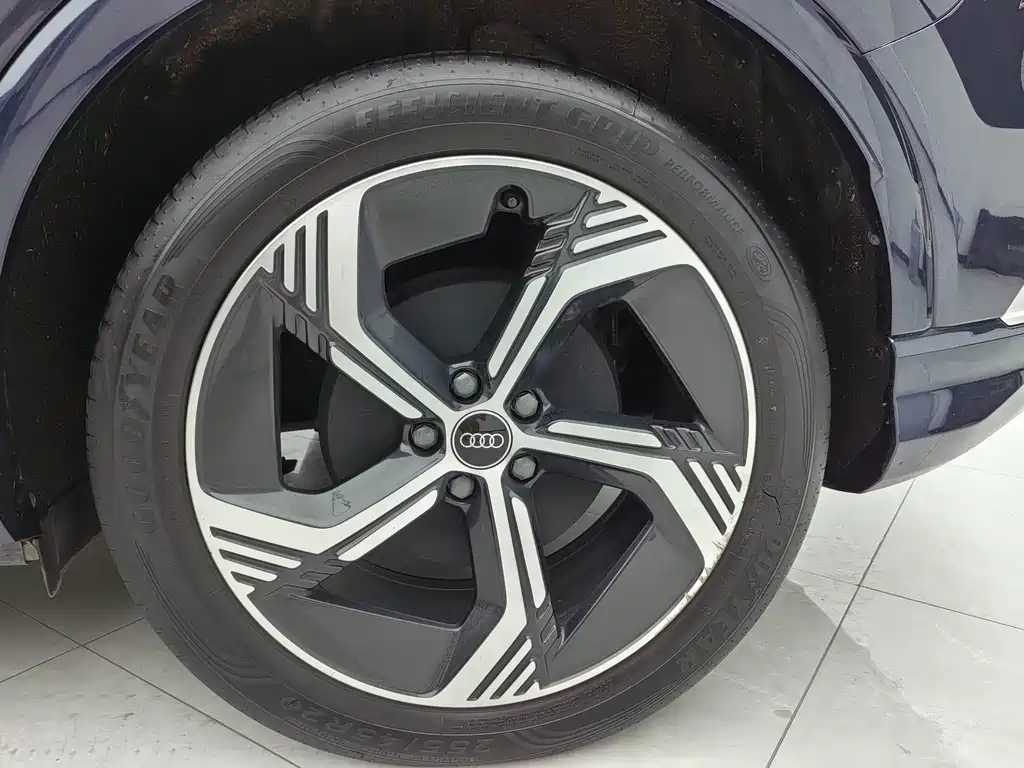 Audi Q4 e-tron — миниатюра 8