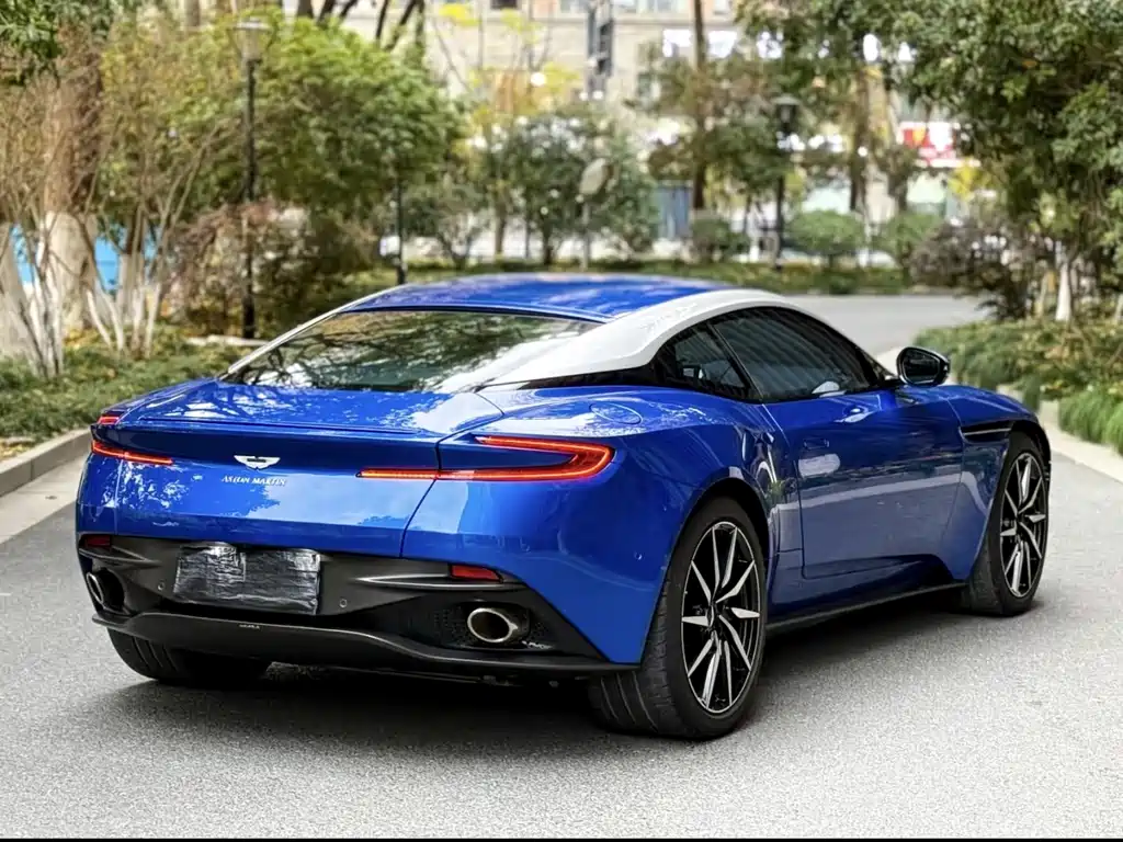 Aston Martin DB11 — миниатюра 5