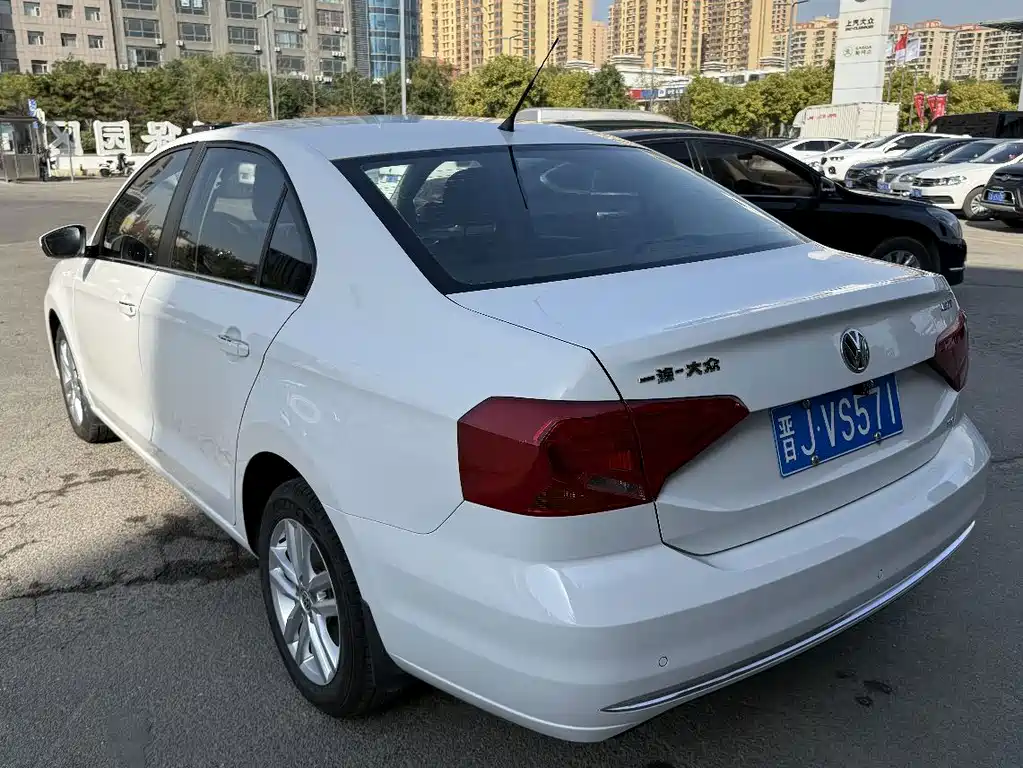Volkswagen Jetta — миниатюра 9