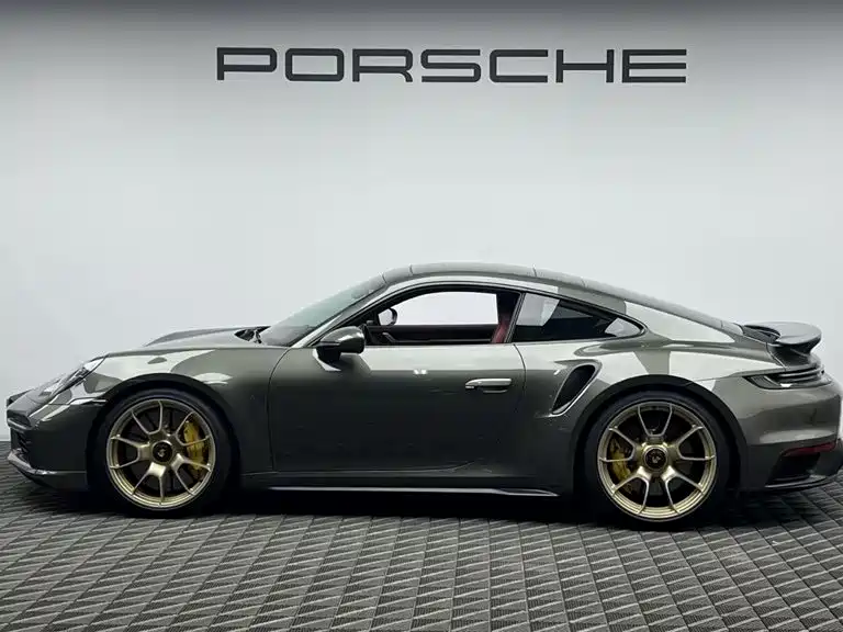 PORSCHE 911