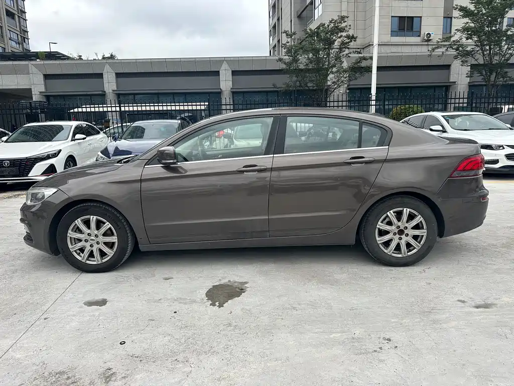Qoros Qoros 3 — миниатюра 18