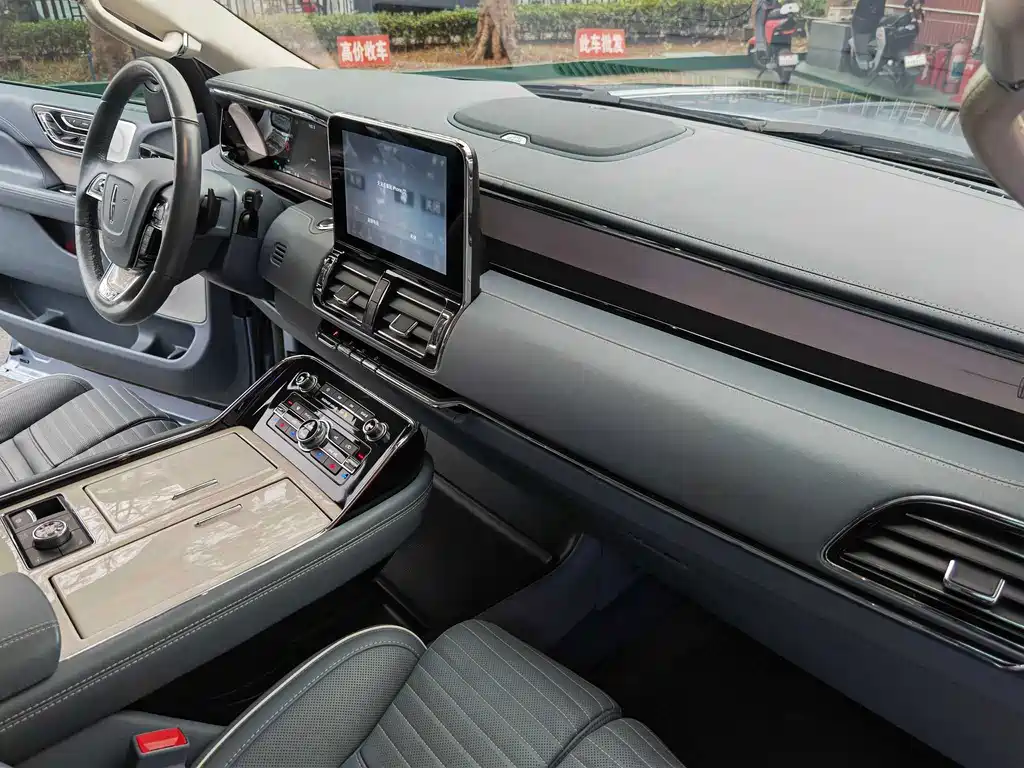 Lincoln Navigator — миниатюра 19