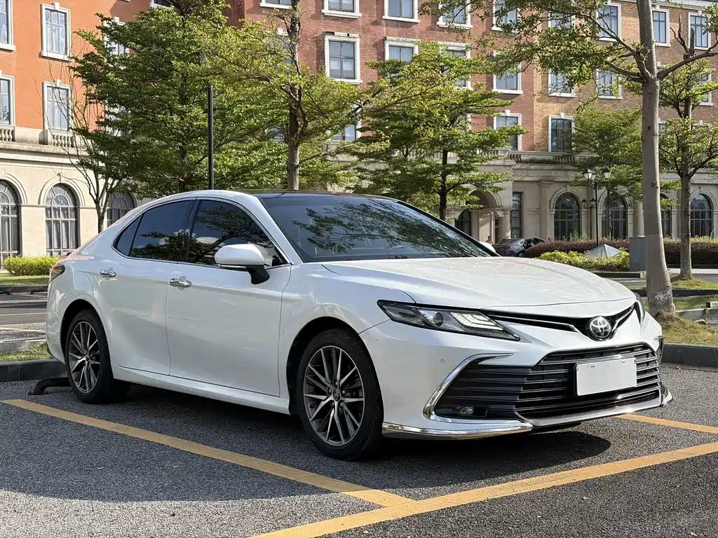 Toyota Camry — миниатюра 3