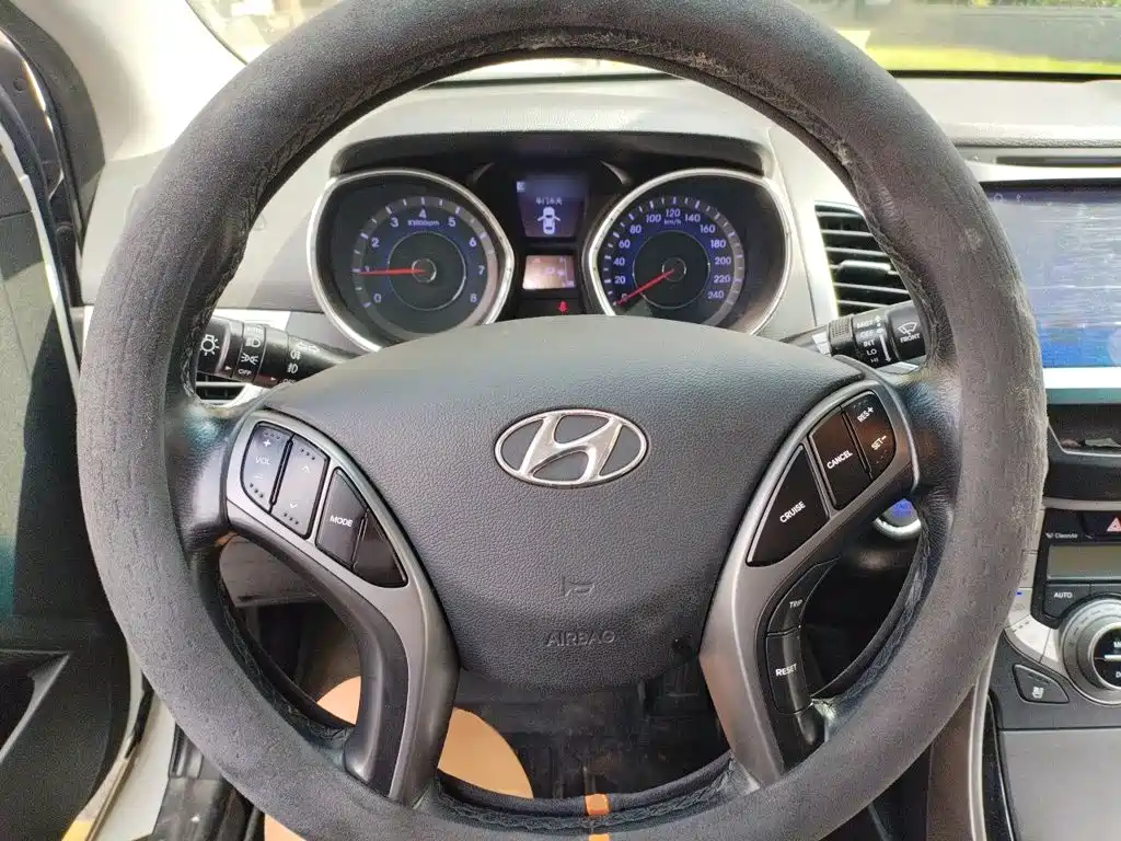 Hyundai Elantra Langdong — миниатюра 7