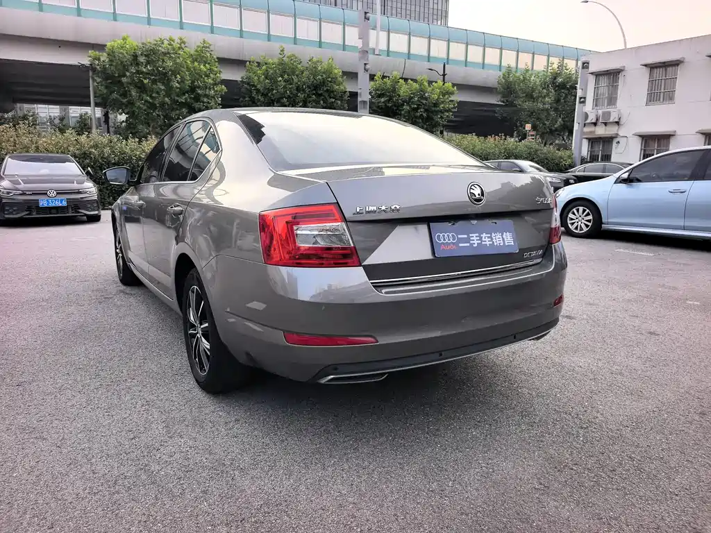 Skoda Octavia 2017 1.6L AT