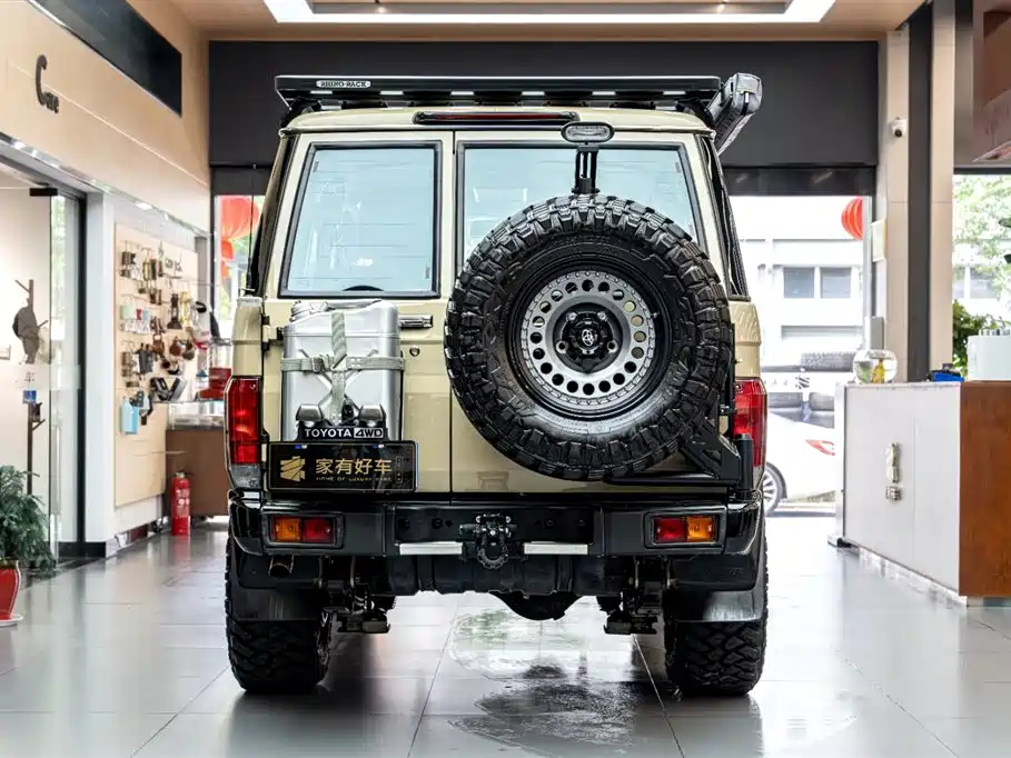 Toyota Land Cruiser LC76 2023 4.0L MT