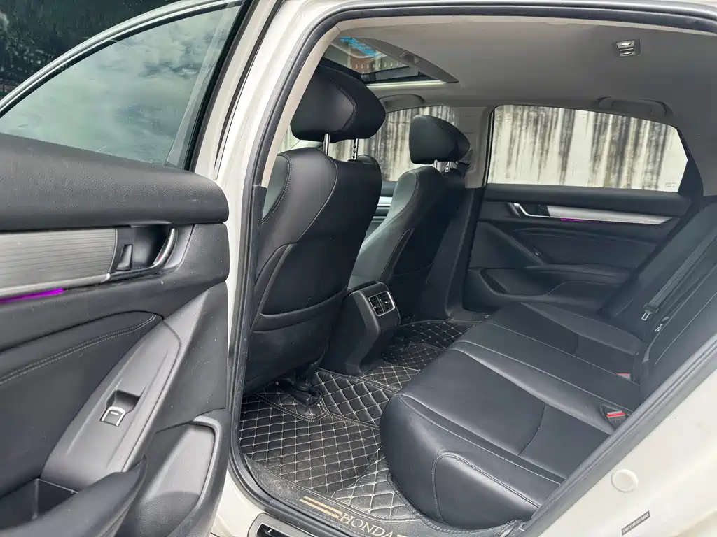 Honda Accord — миниатюра 9