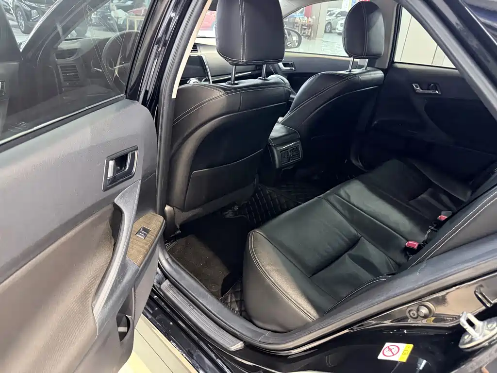 Toyota Reiz — миниатюра 5