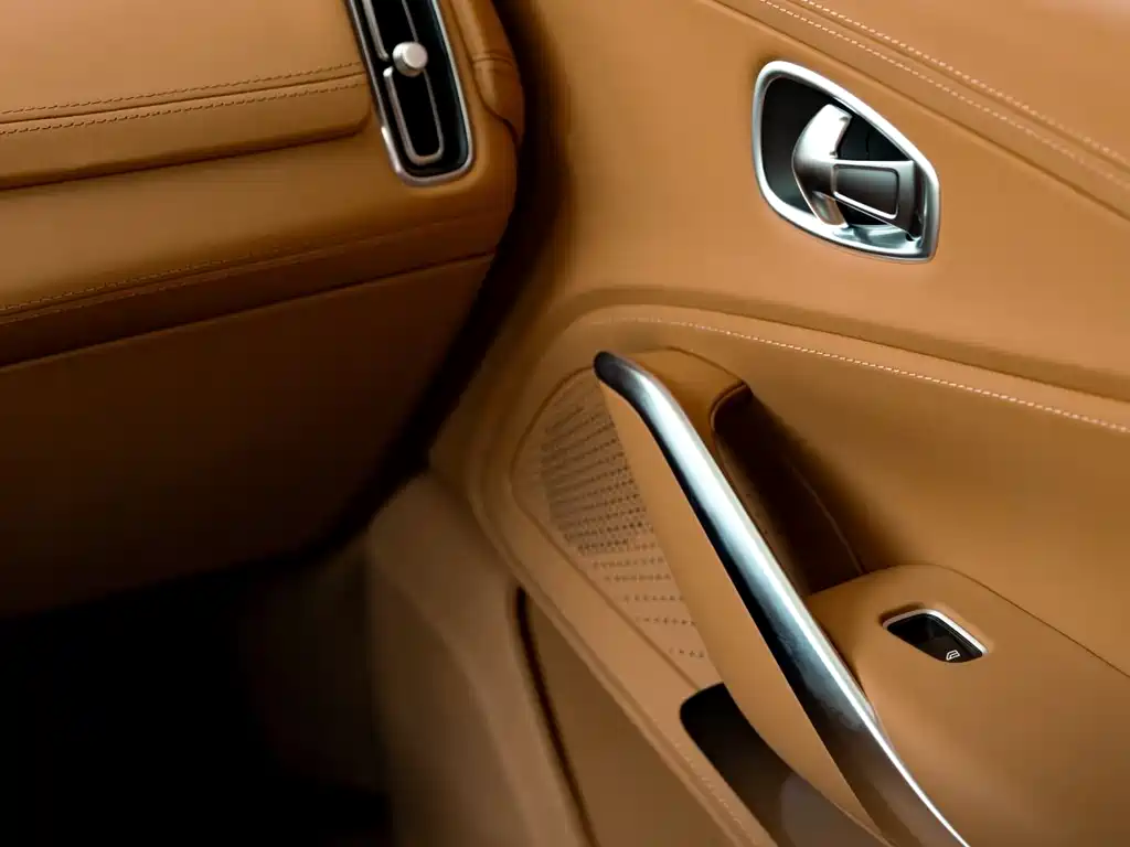 Aston Martin DBX 2024 4.0T V8