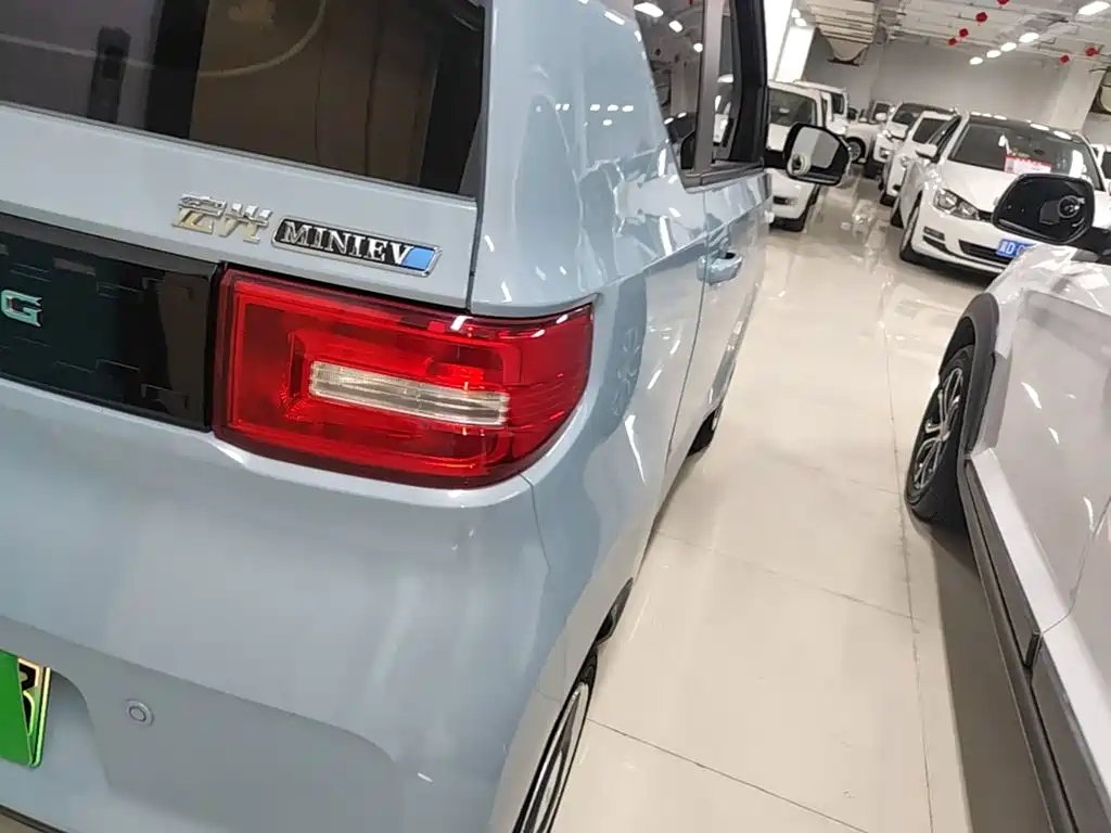 Wuling MINIEV — миниатюра 8