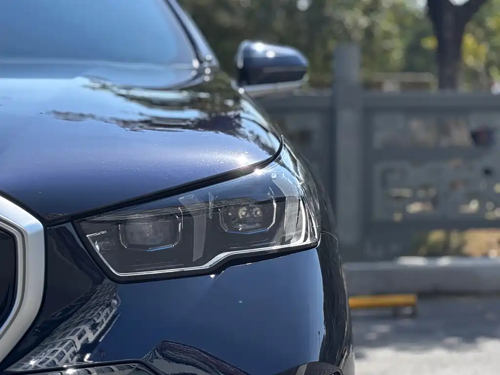 BMW 5 Series — миниатюра 6