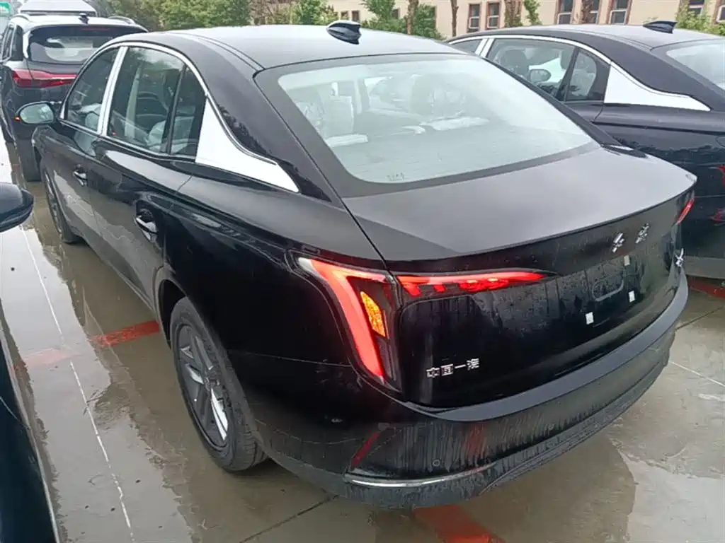 Hongqi E-QM5 2025 610km PLUS
